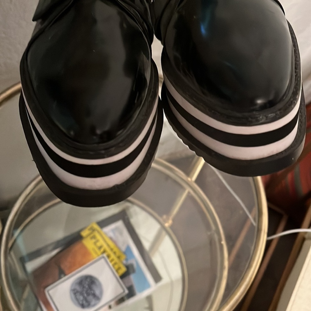 Zara Black Patent Leather Flats with Floral Embellishments - Picture 6 of 8